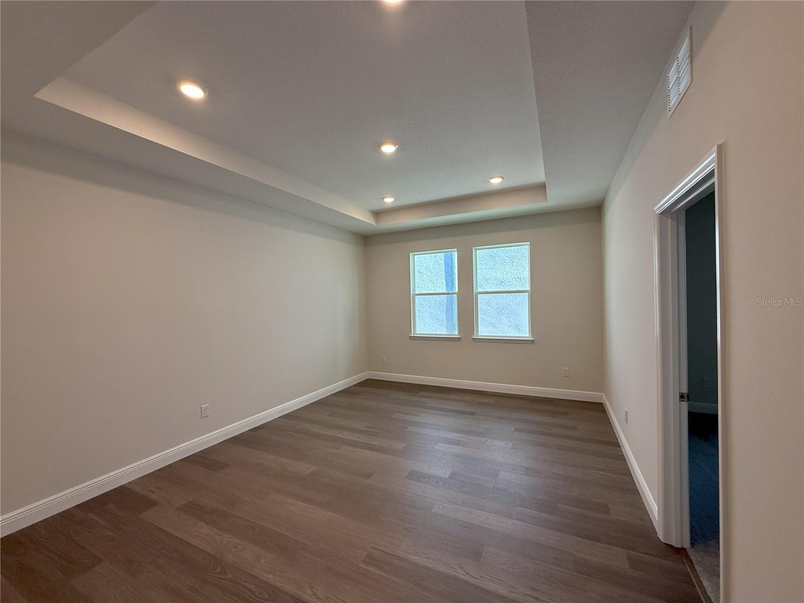 Listing photo id 12 for 2113 Warren Acres Boulevard
