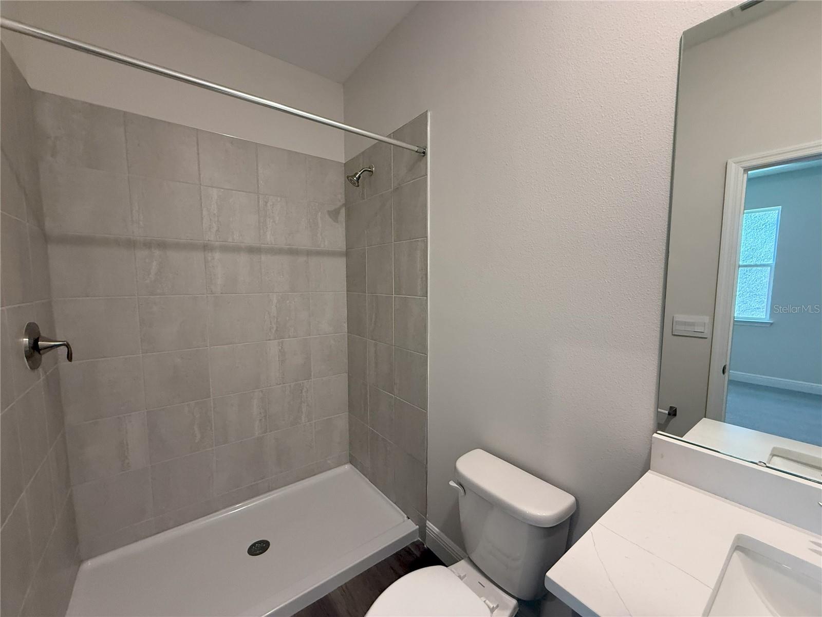 Listing photo id 14 for 2113 Warren Acres Boulevard