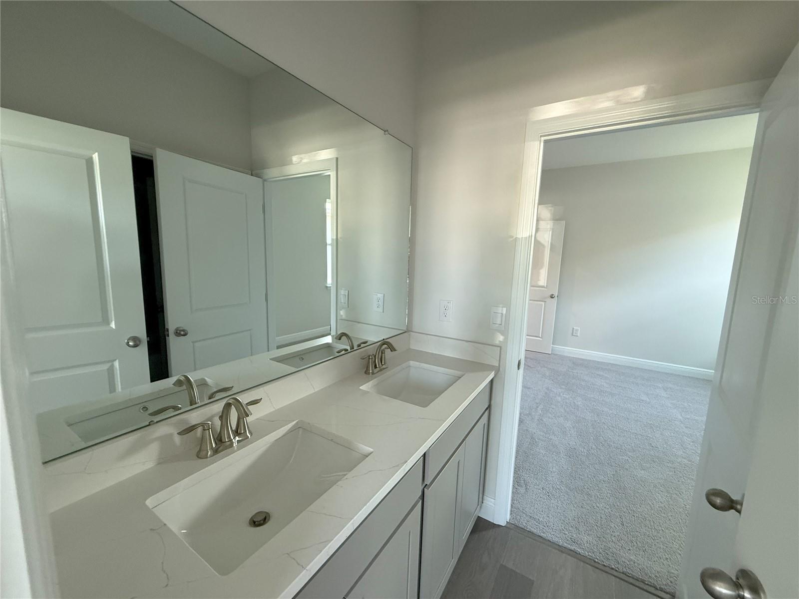 Listing photo id 15 for 2113 Warren Acres Boulevard
