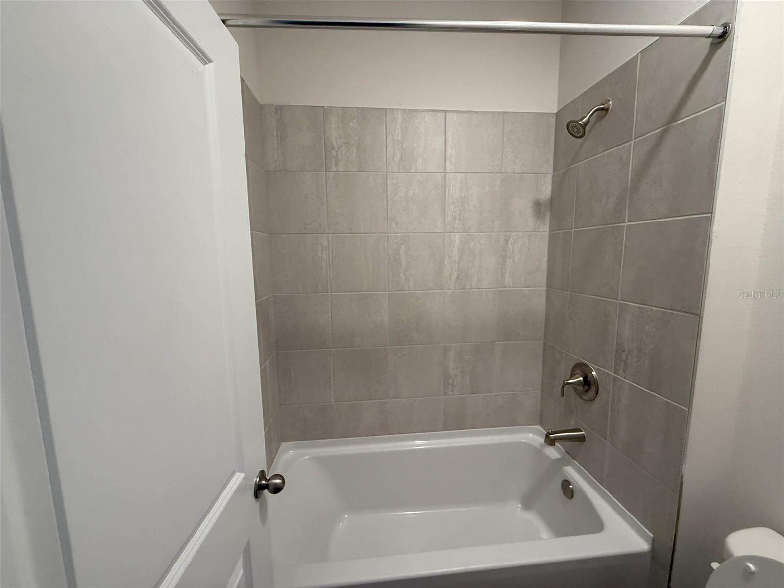 Listing photo id 16 for 2113 Warren Acres Boulevard