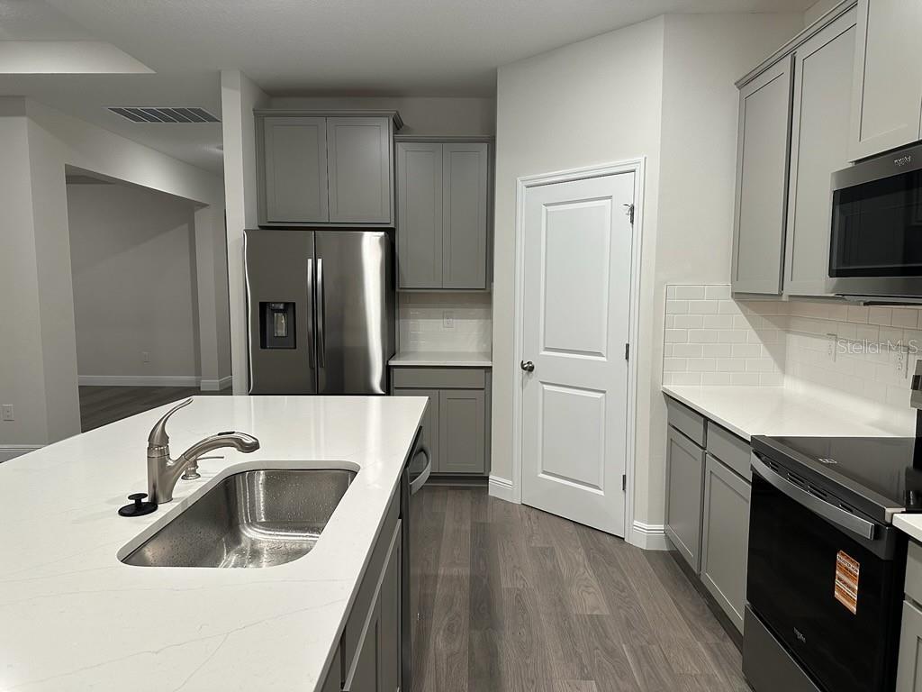Listing photo id 22 for 2113 Warren Acres Boulevard