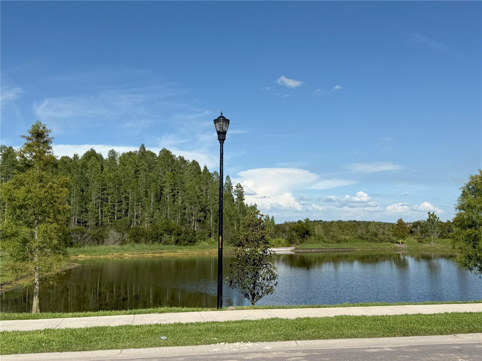 Listing photo id 3 for 2113 Warren Acres Boulevard