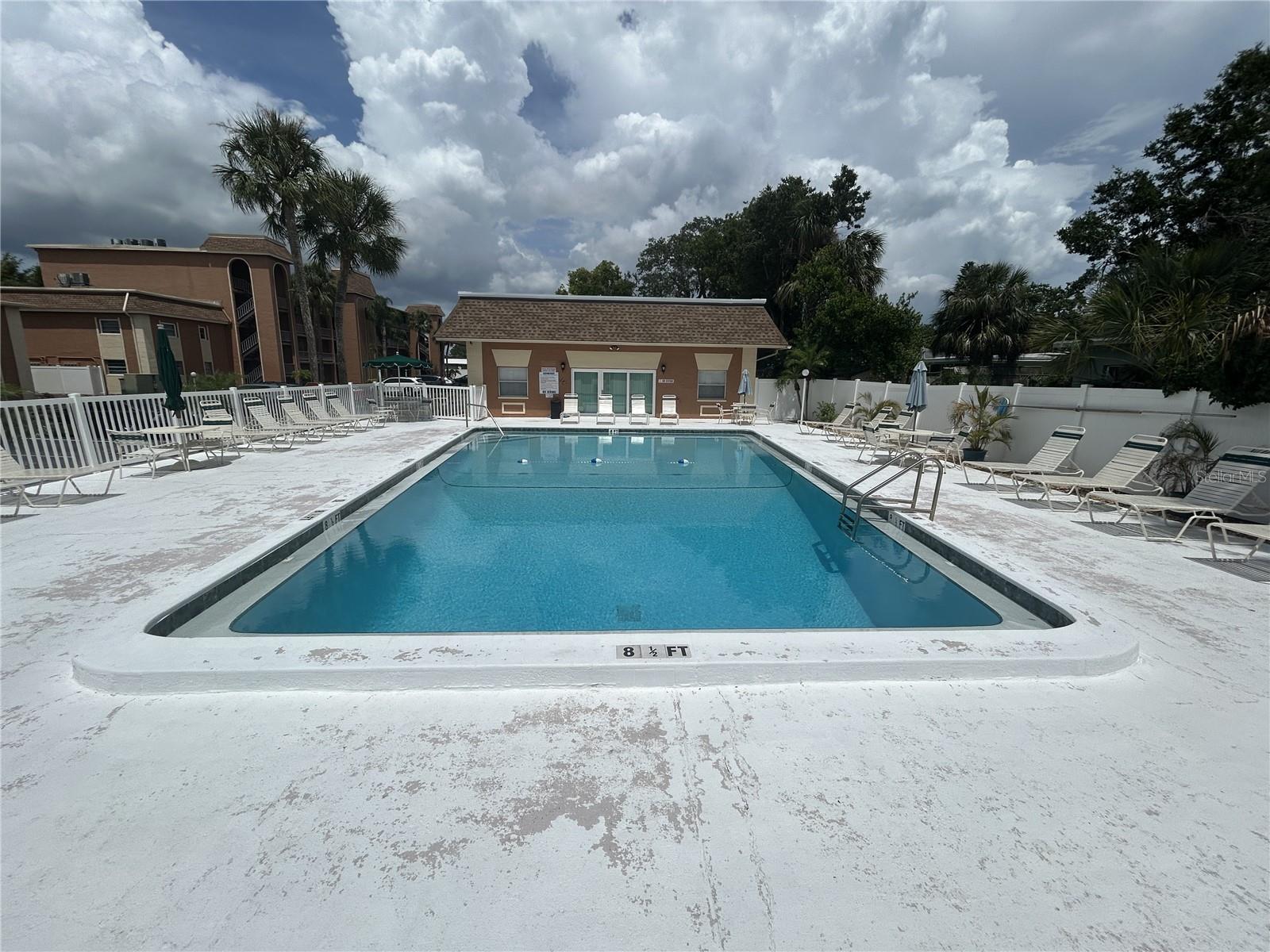 Image 20 of 40 For 12760 Indian Rocks Road 904