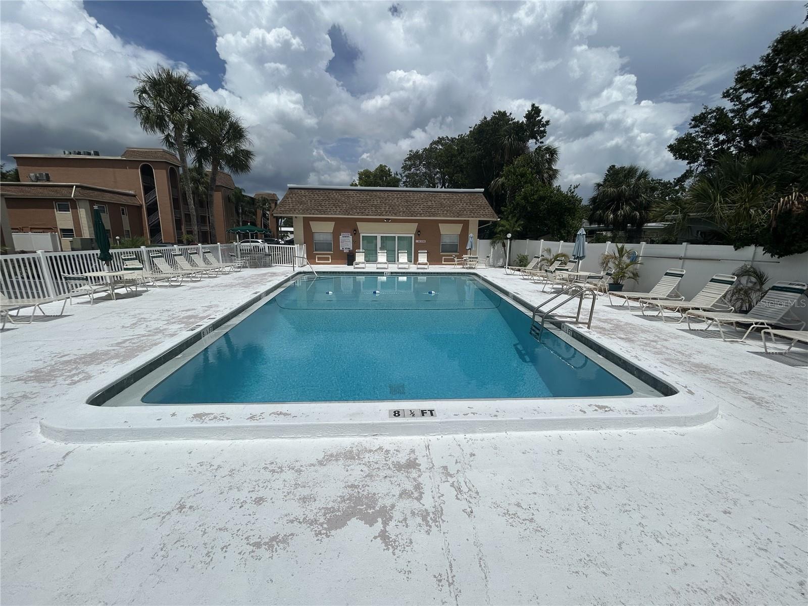 Image 38 of 40 For 12760 Indian Rocks Road 904