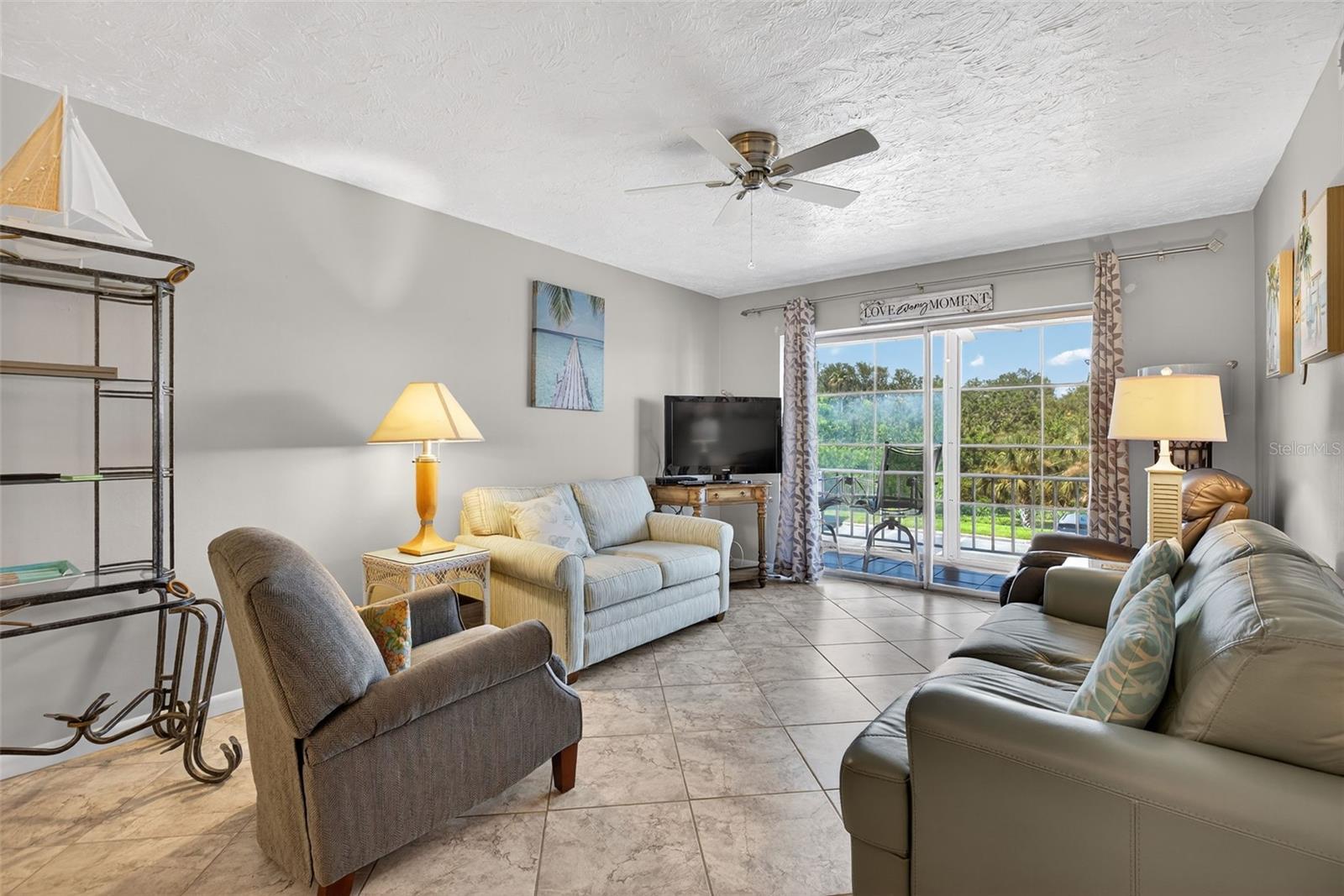 Image 13 of 30 For 12760 Indian Rocks Road 1049