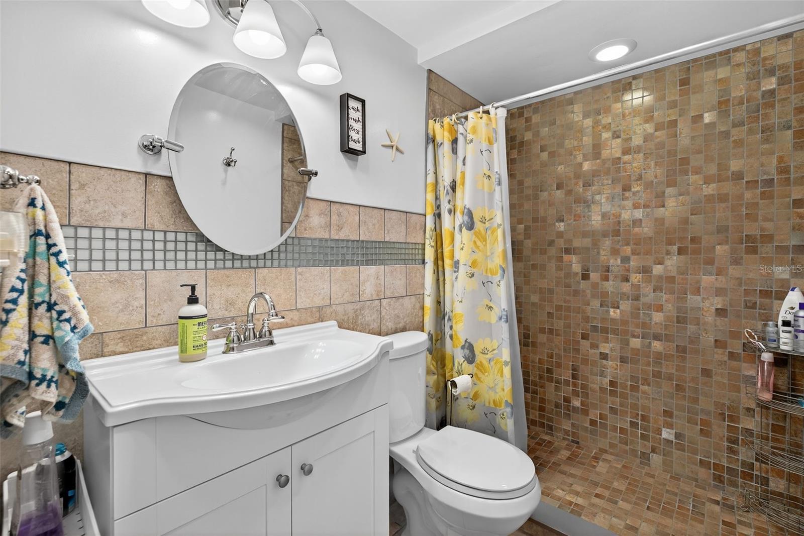Image 20 of 30 For 12760 Indian Rocks Road 1049