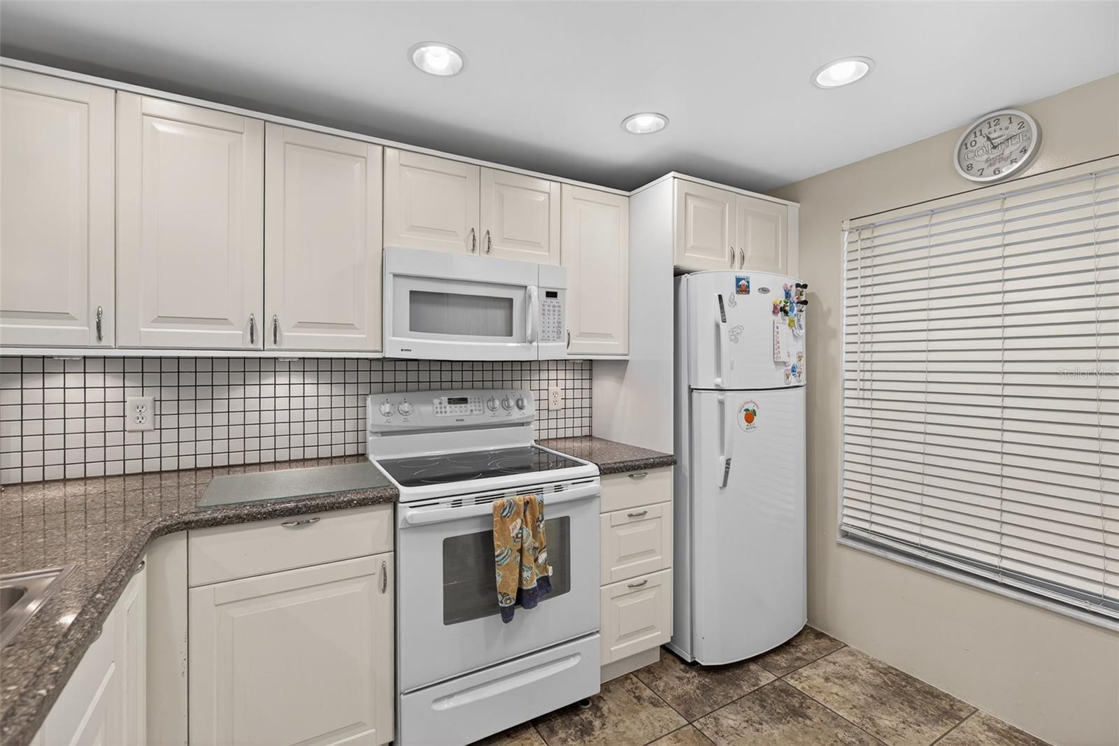 Image 7 of 30 For 12760 Indian Rocks Road 1049