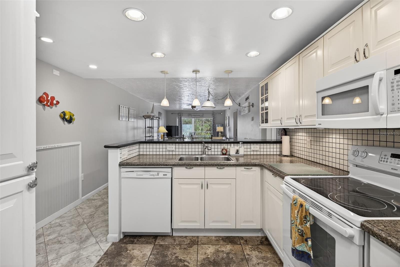 Image 8 of 30 For 12760 Indian Rocks Road 1049