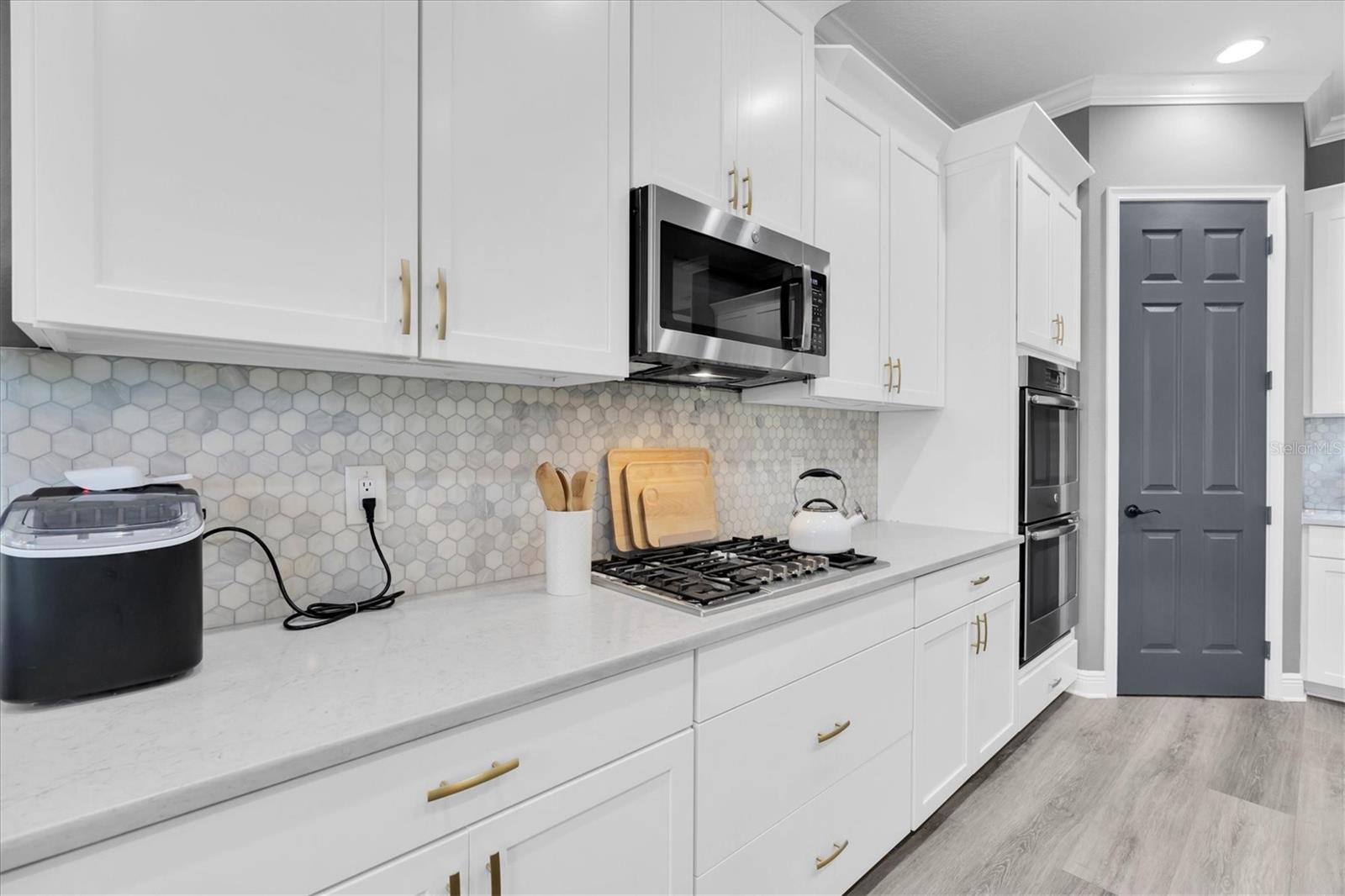 Listing photo id 12 for 3477 Barbour Trail