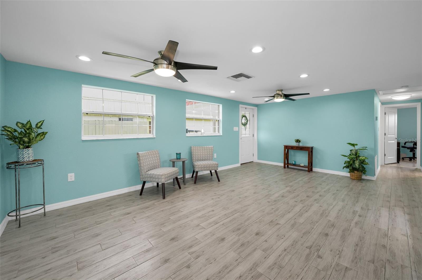 Listing photo id 9 for 13232 Carol Drive