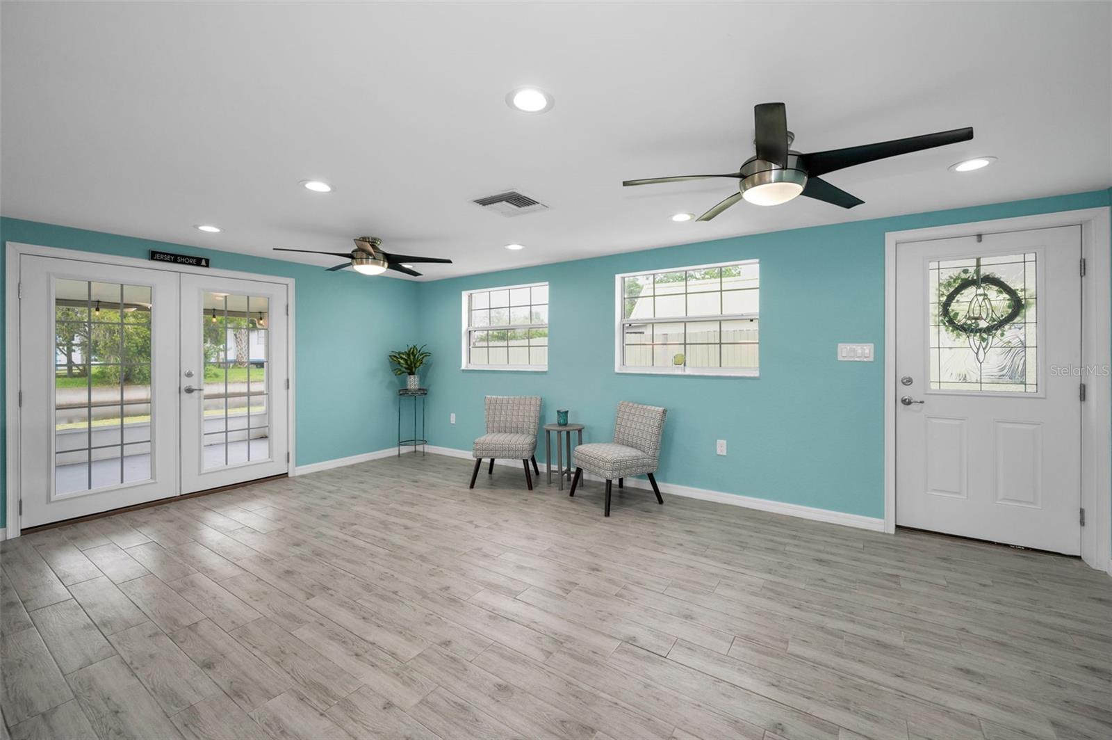 Listing photo id 10 for 13232 Carol Drive