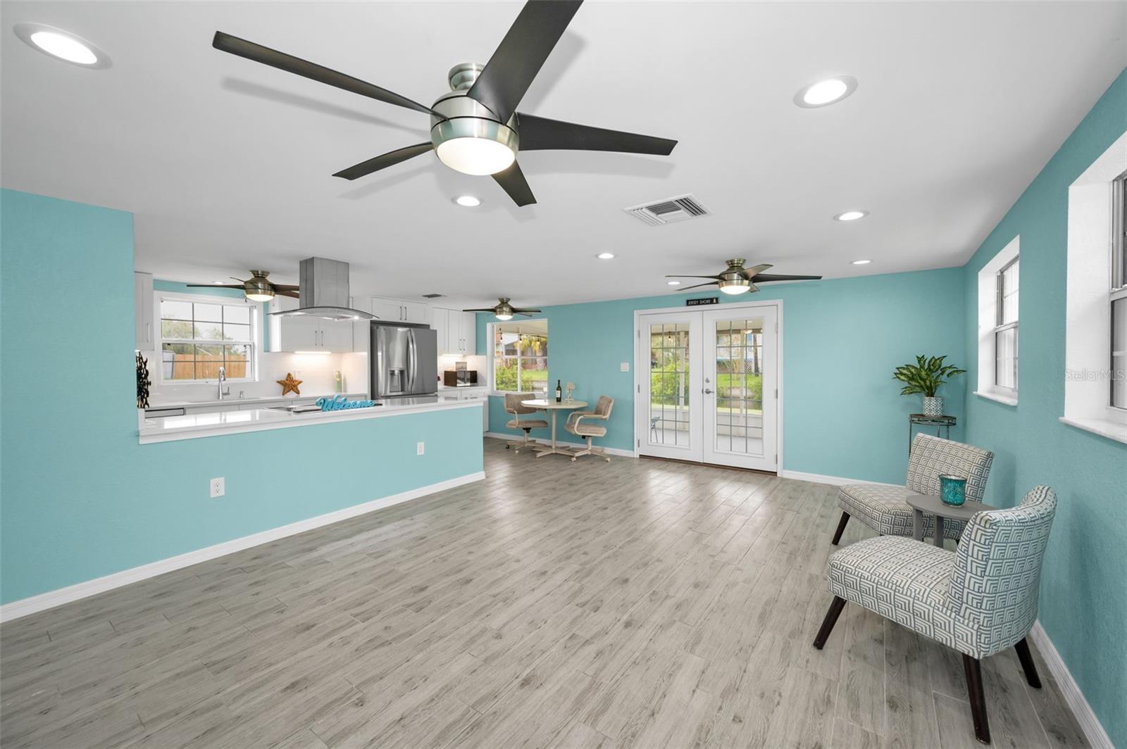 Listing photo id 11 for 13232 Carol Drive