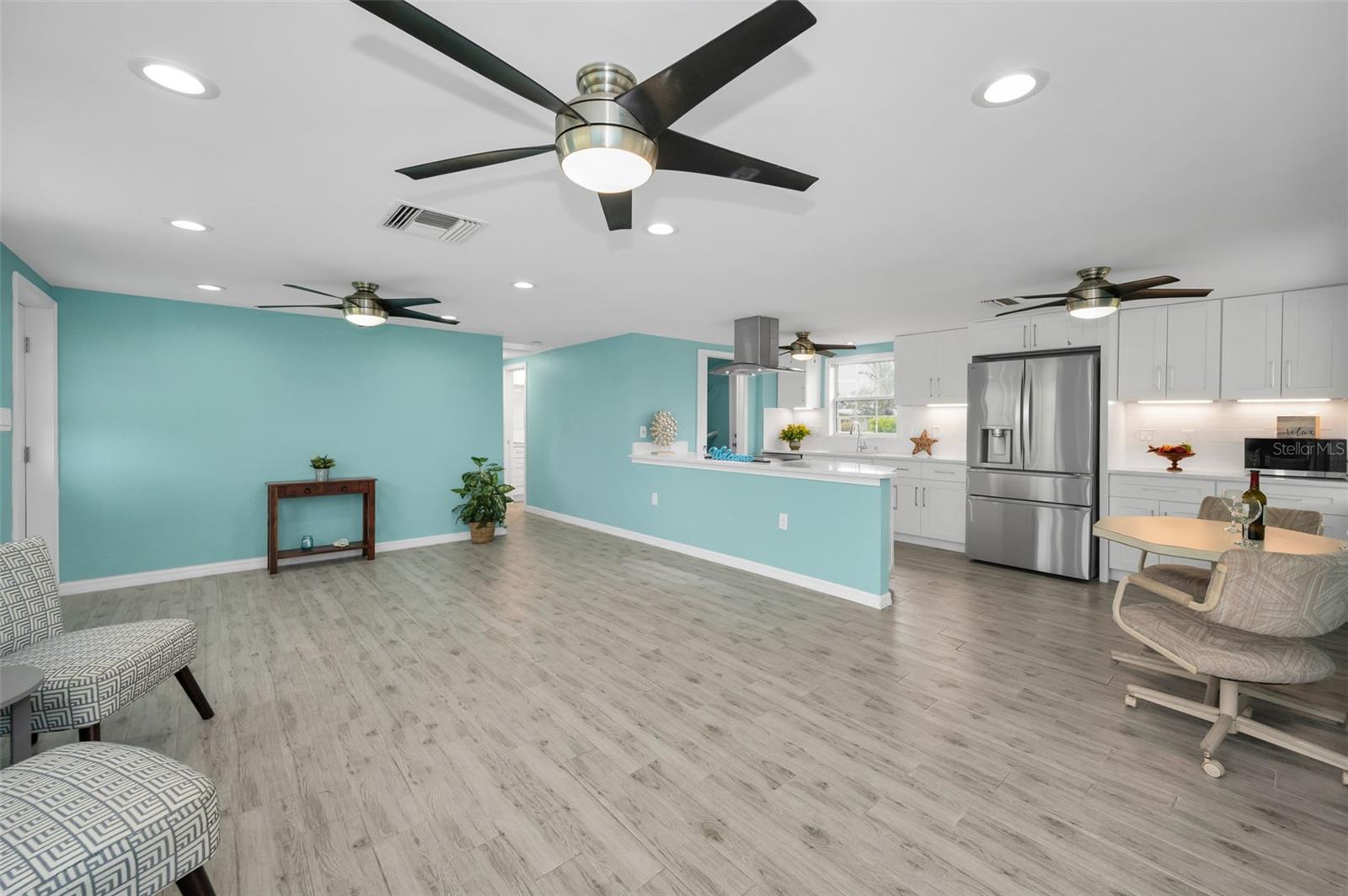 Listing photo id 12 for 13232 Carol Drive