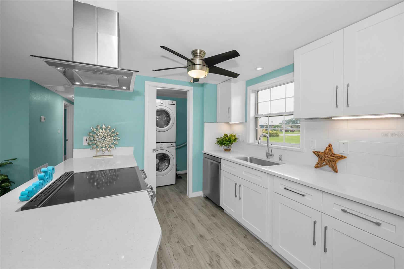 Listing photo id 16 for 13232 Carol Drive