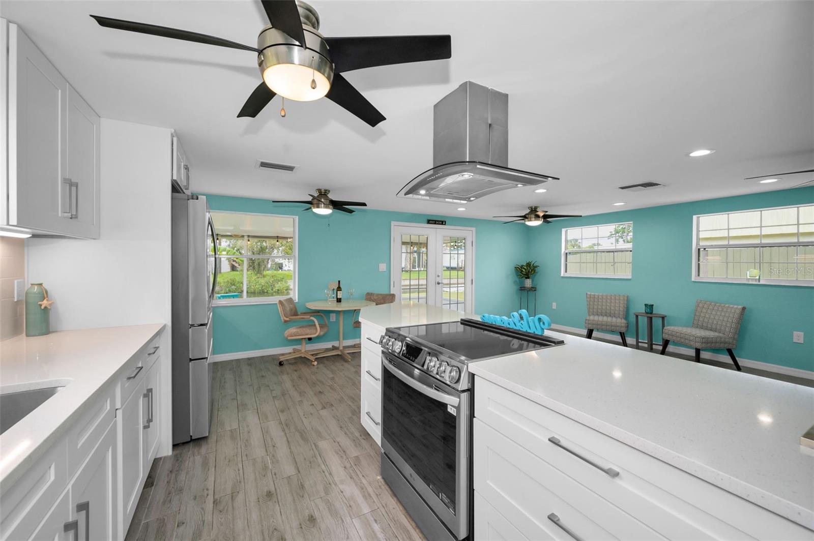 Listing photo id 18 for 13232 Carol Drive