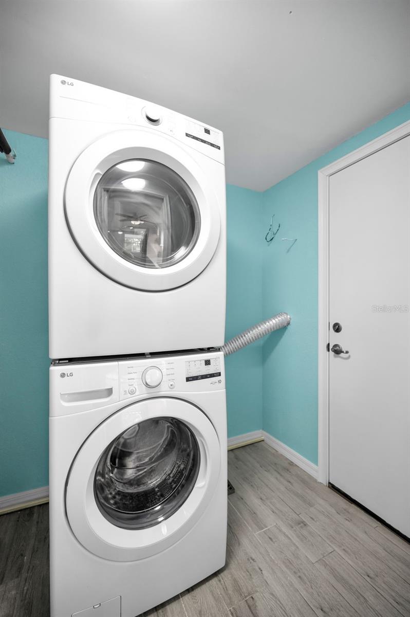 Listing photo id 21 for 13232 Carol Drive