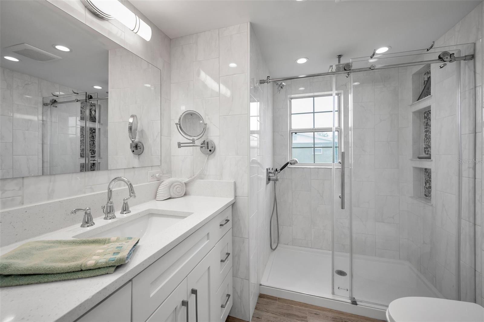 Listing photo id 24 for 13232 Carol Drive