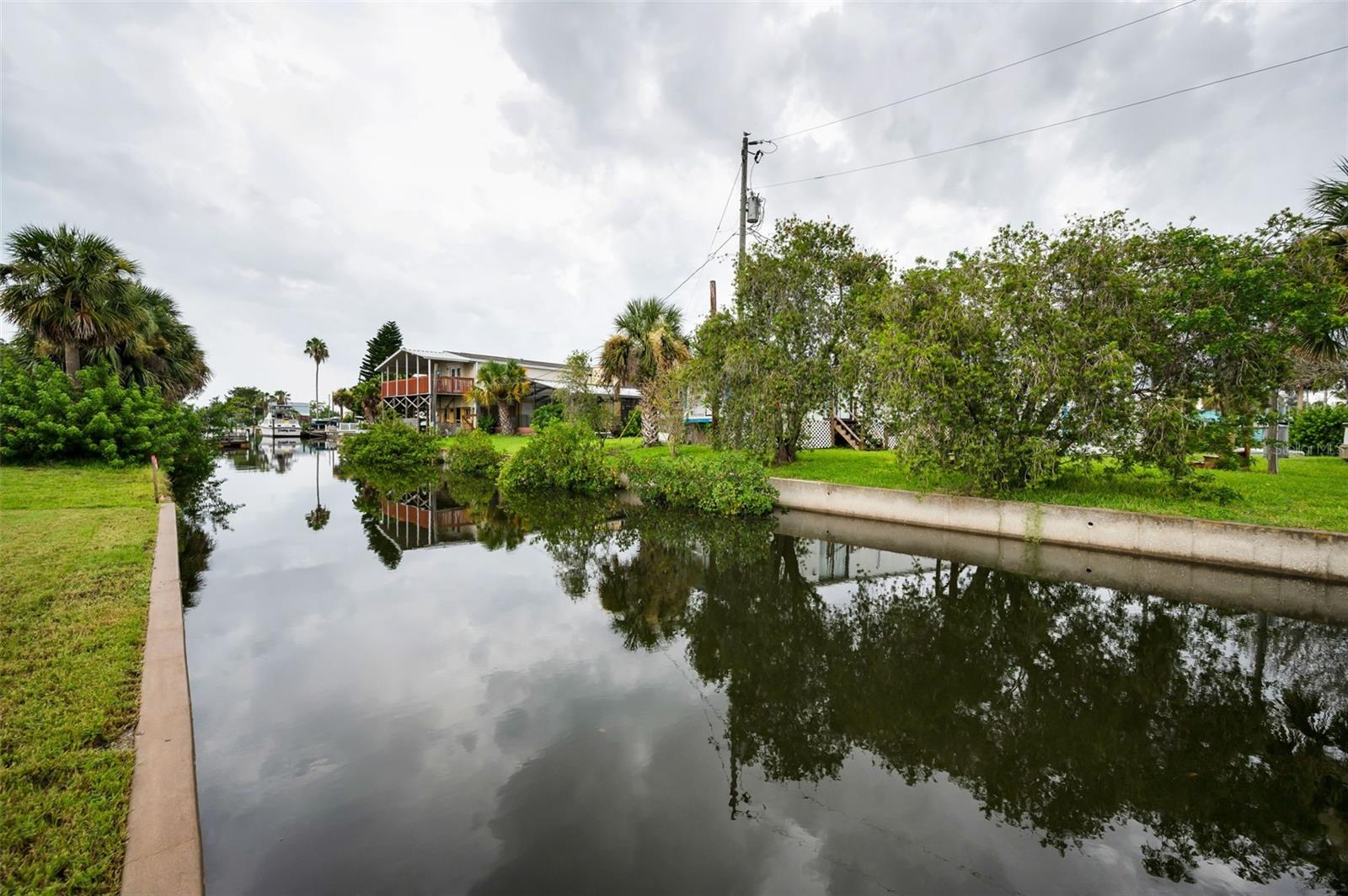 Listing photo id 35 for 13232 Carol Drive