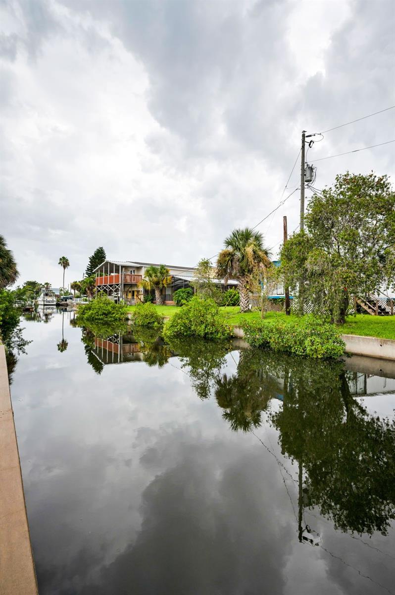 Listing photo id 36 for 13232 Carol Drive