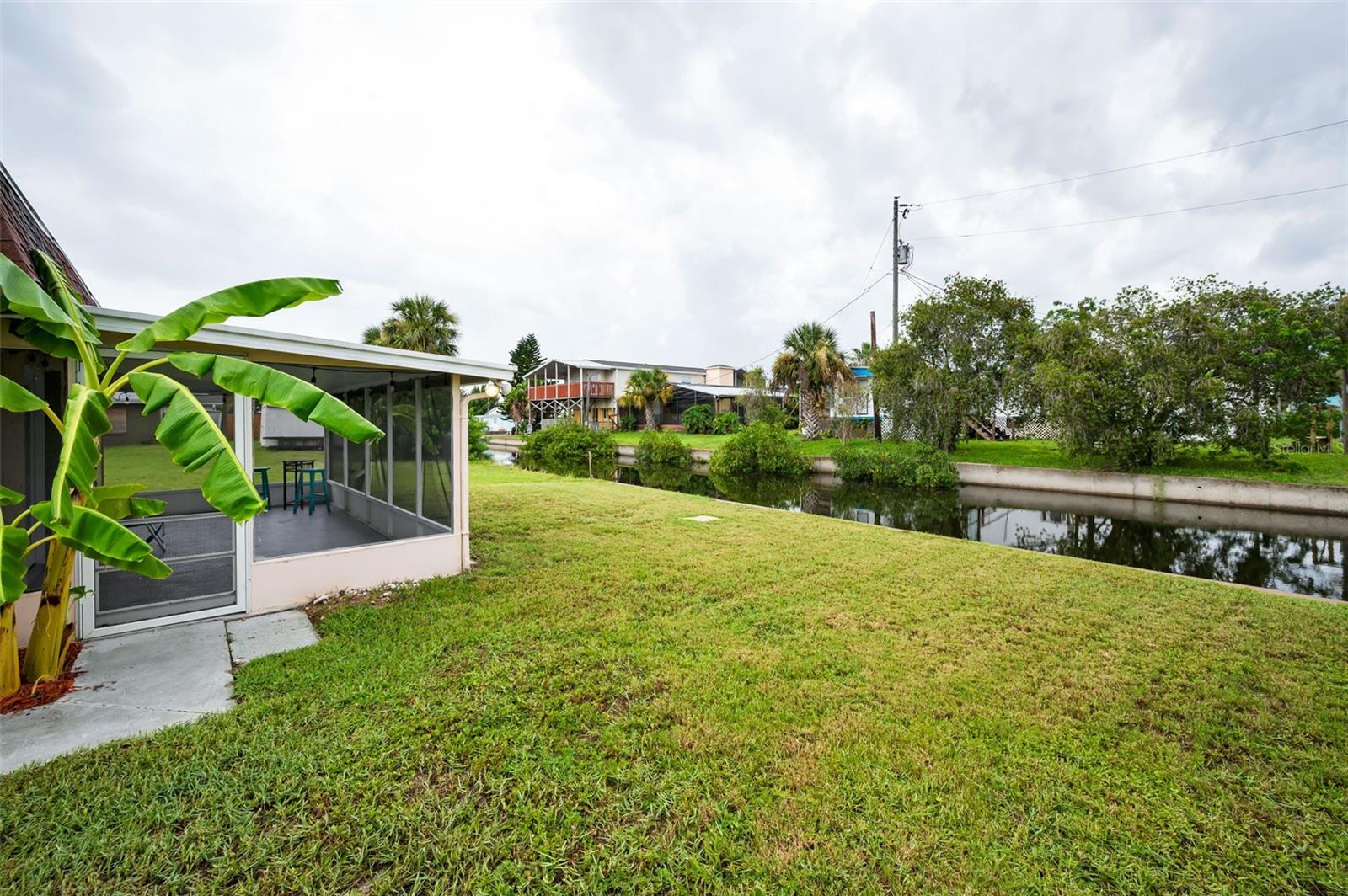 Listing photo id 2 for 13232 Carol Drive