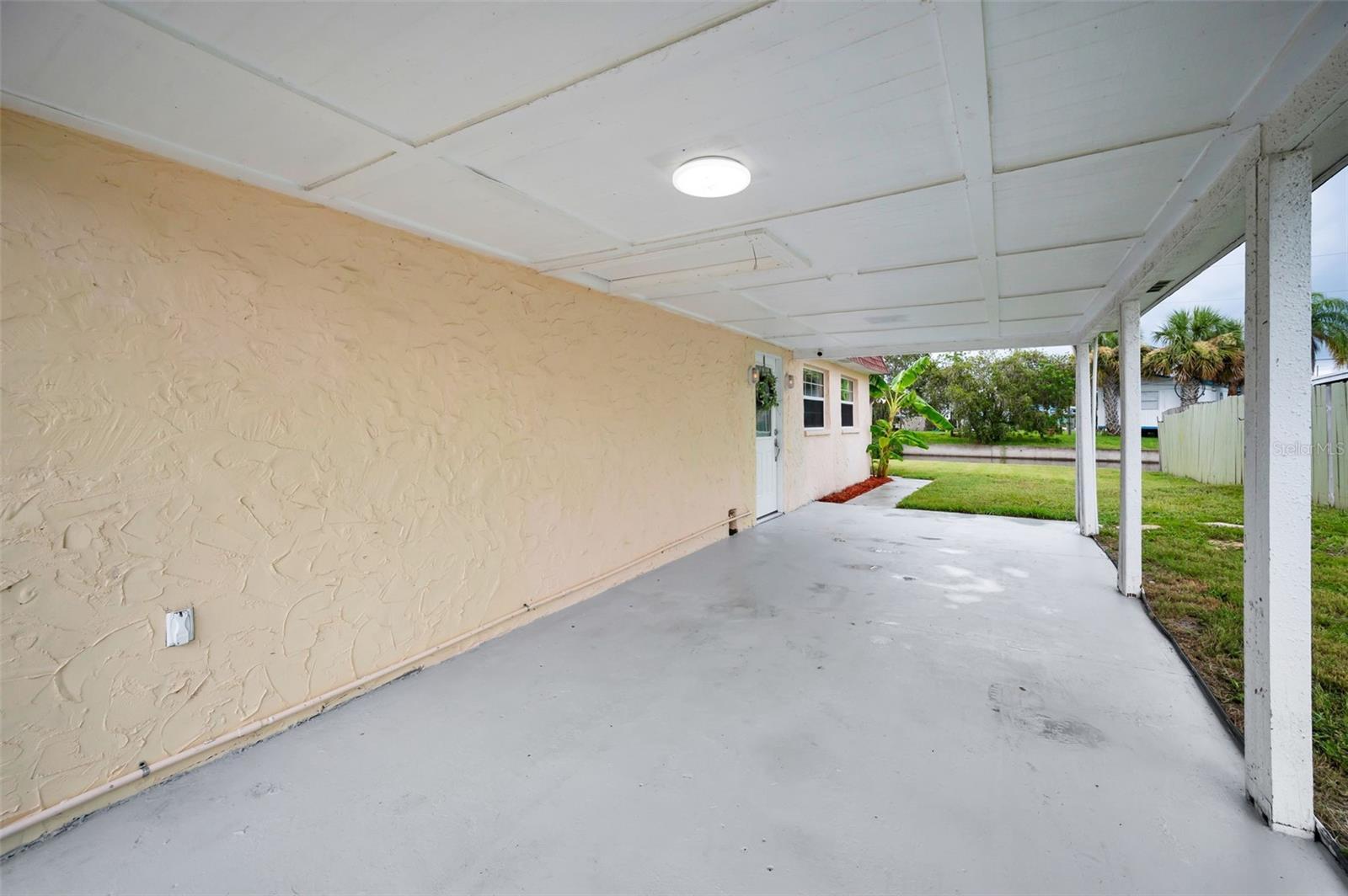 Listing photo id 5 for 13232 Carol Drive