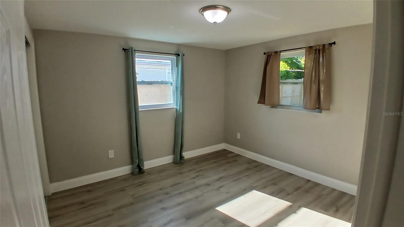 Image 8 of 13 For 3150 Beacon Square Drive