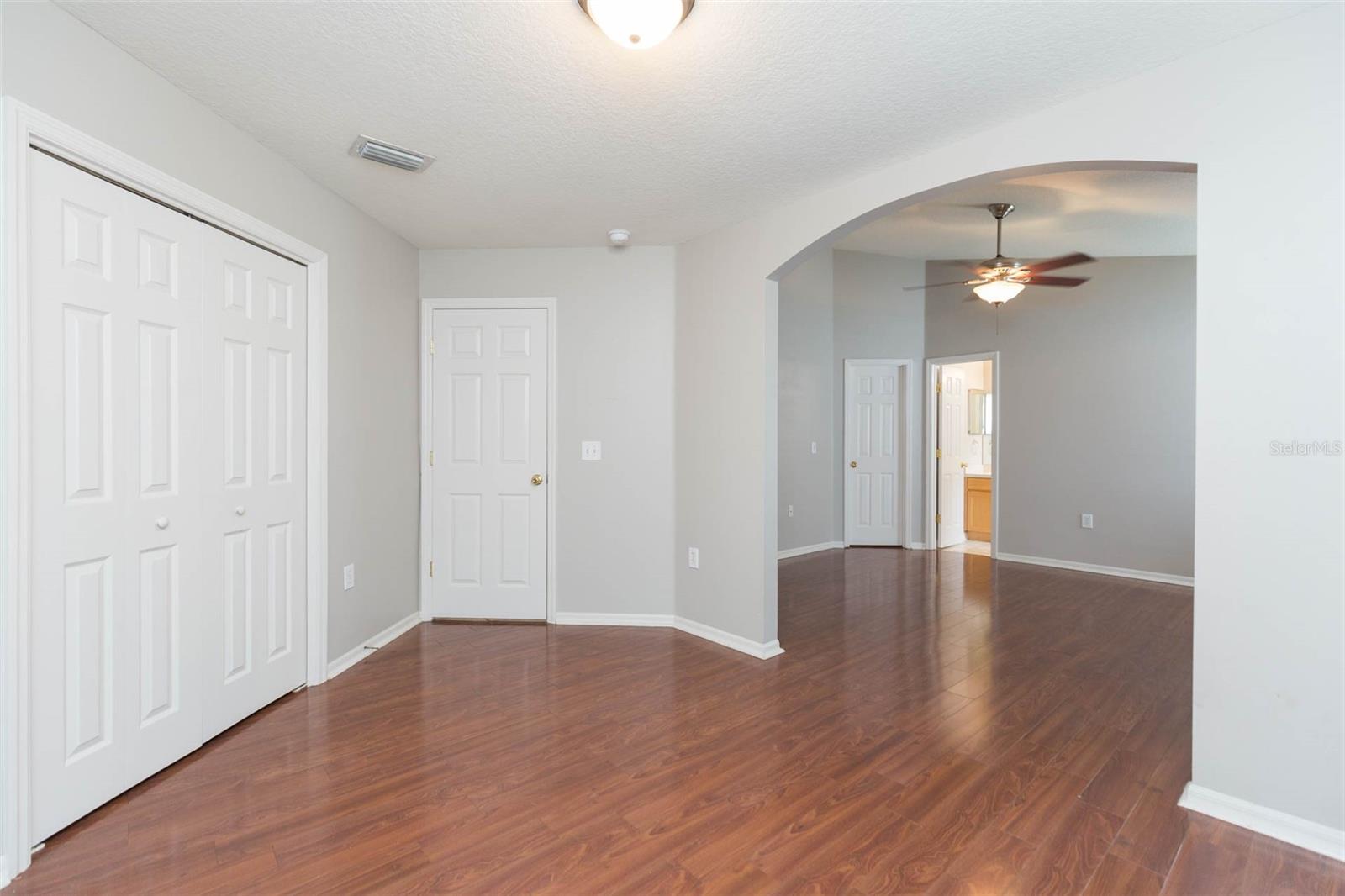 Image 11 of 20 For 4550 Roundview Court