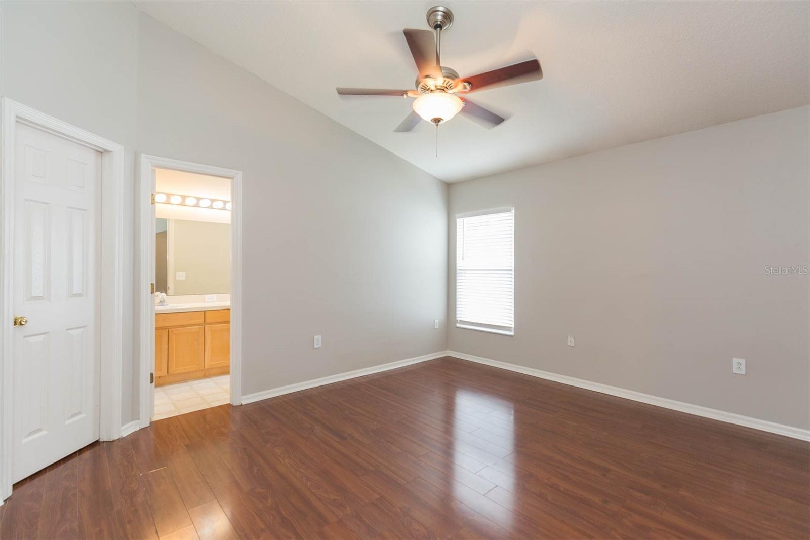 Image 12 of 20 For 4550 Roundview Court