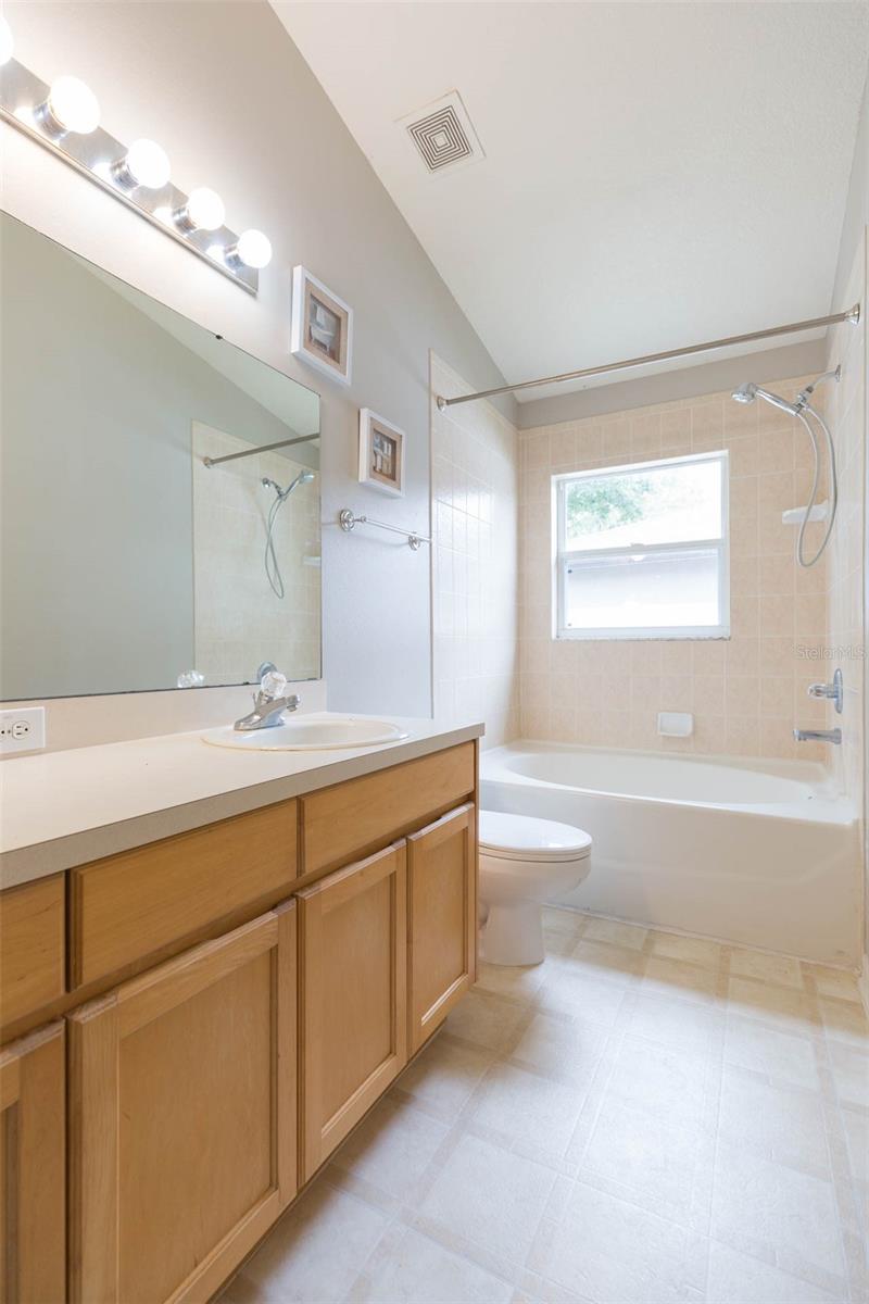 Image 13 of 20 For 4550 Roundview Court