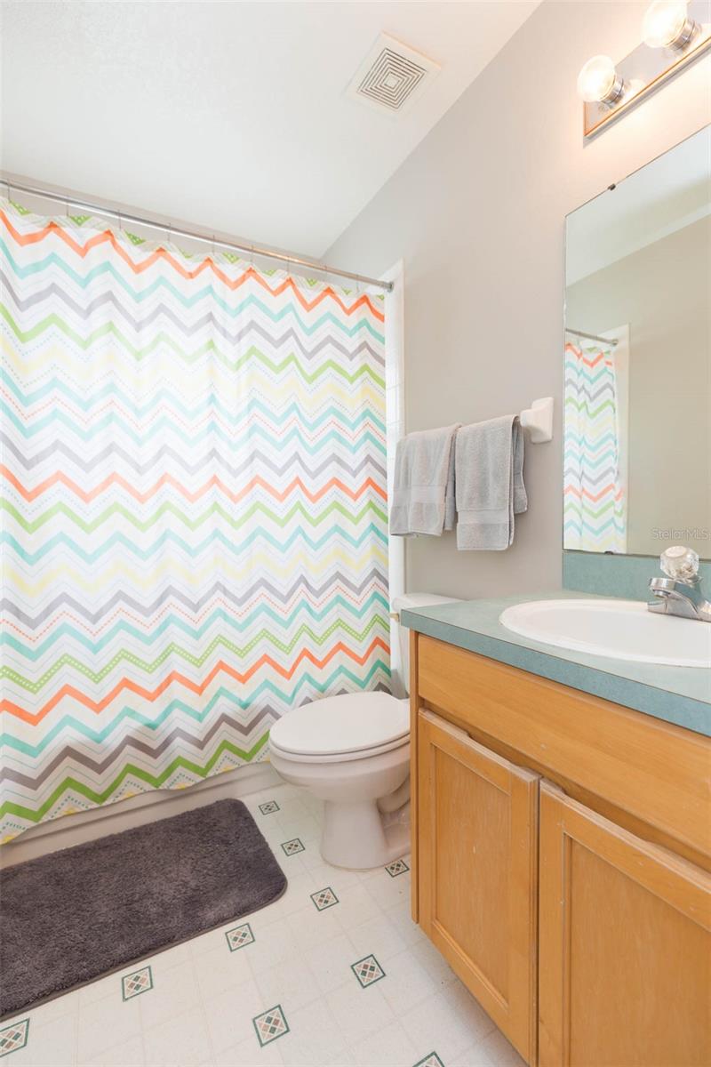 Image 16 of 20 For 4550 Roundview Court