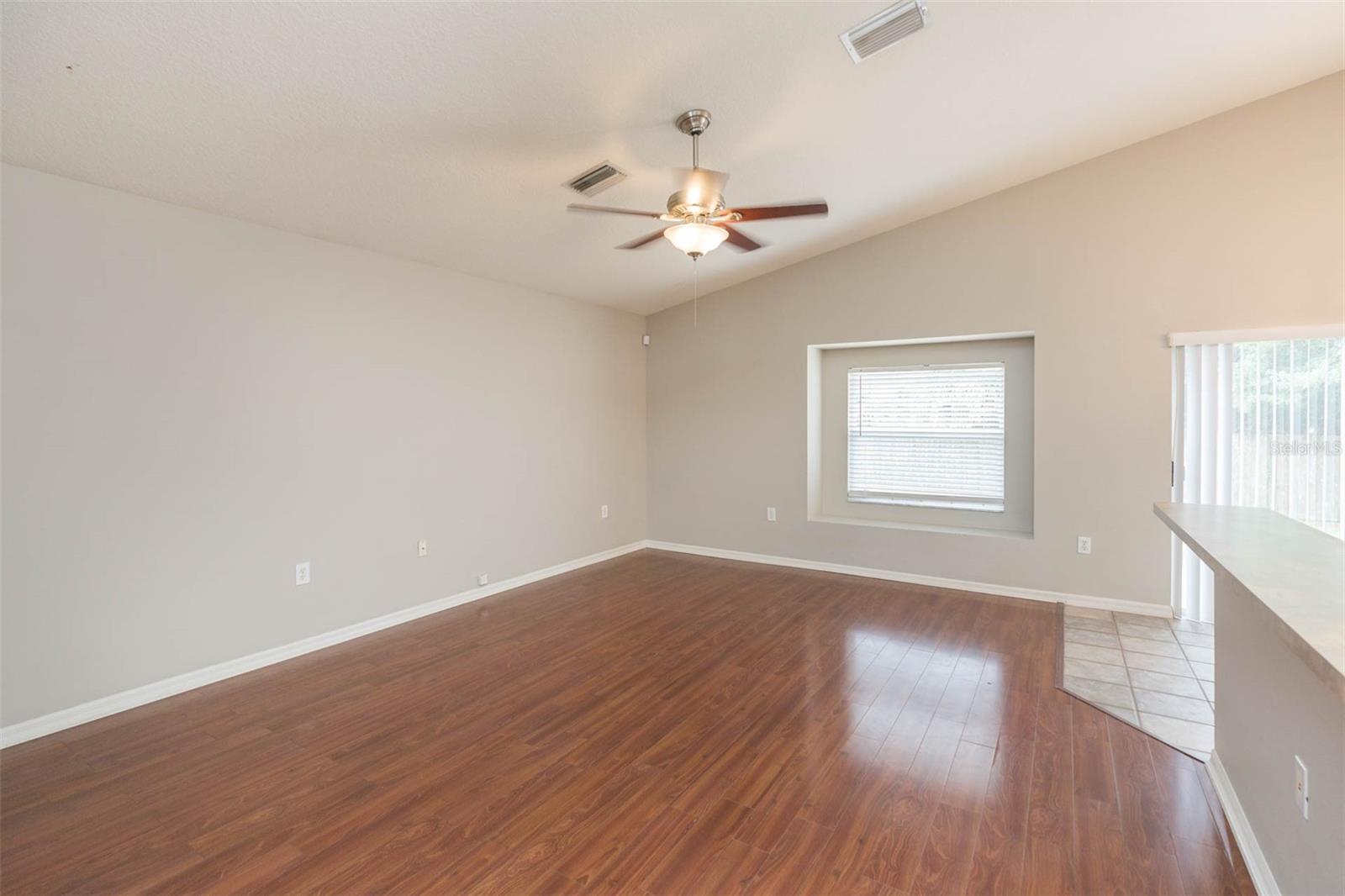 Image 3 of 20 For 4550 Roundview Court