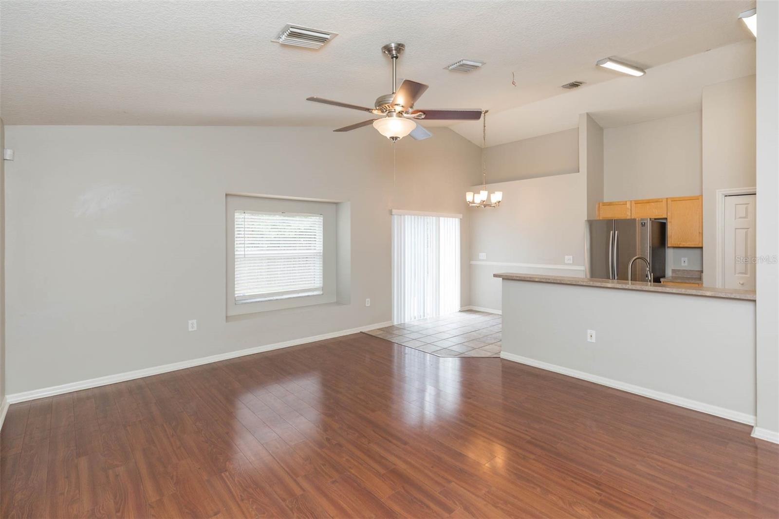 Image 4 of 20 For 4550 Roundview Court