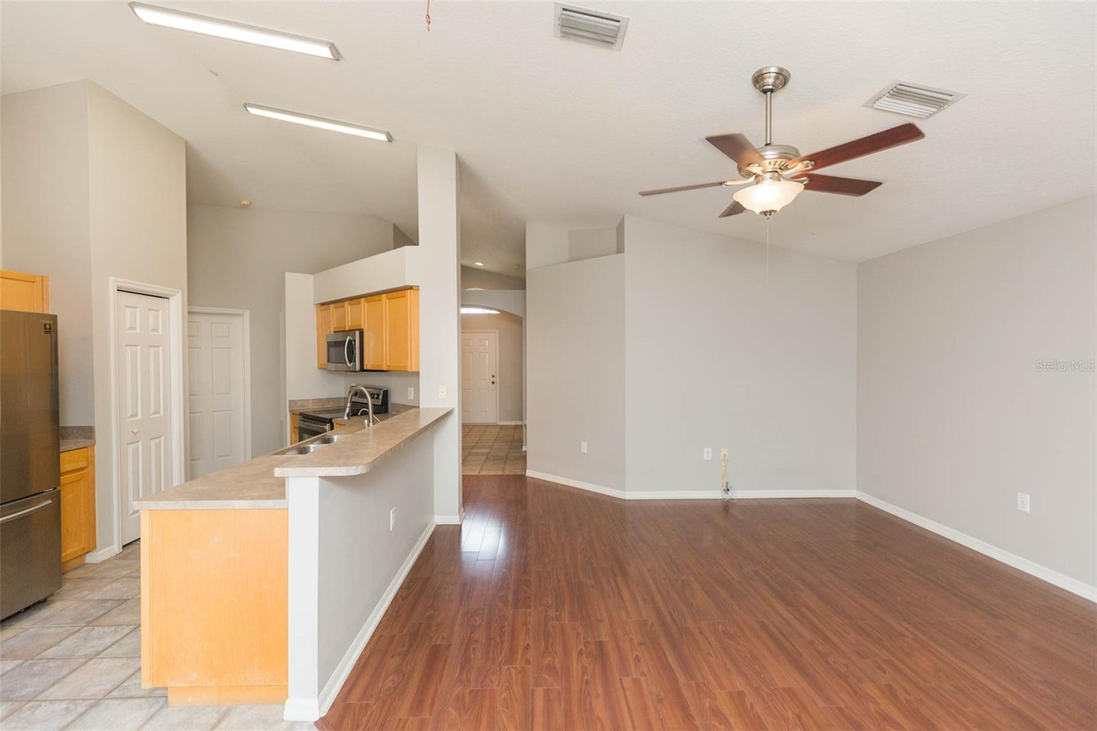 Image 8 of 20 For 4550 Roundview Court