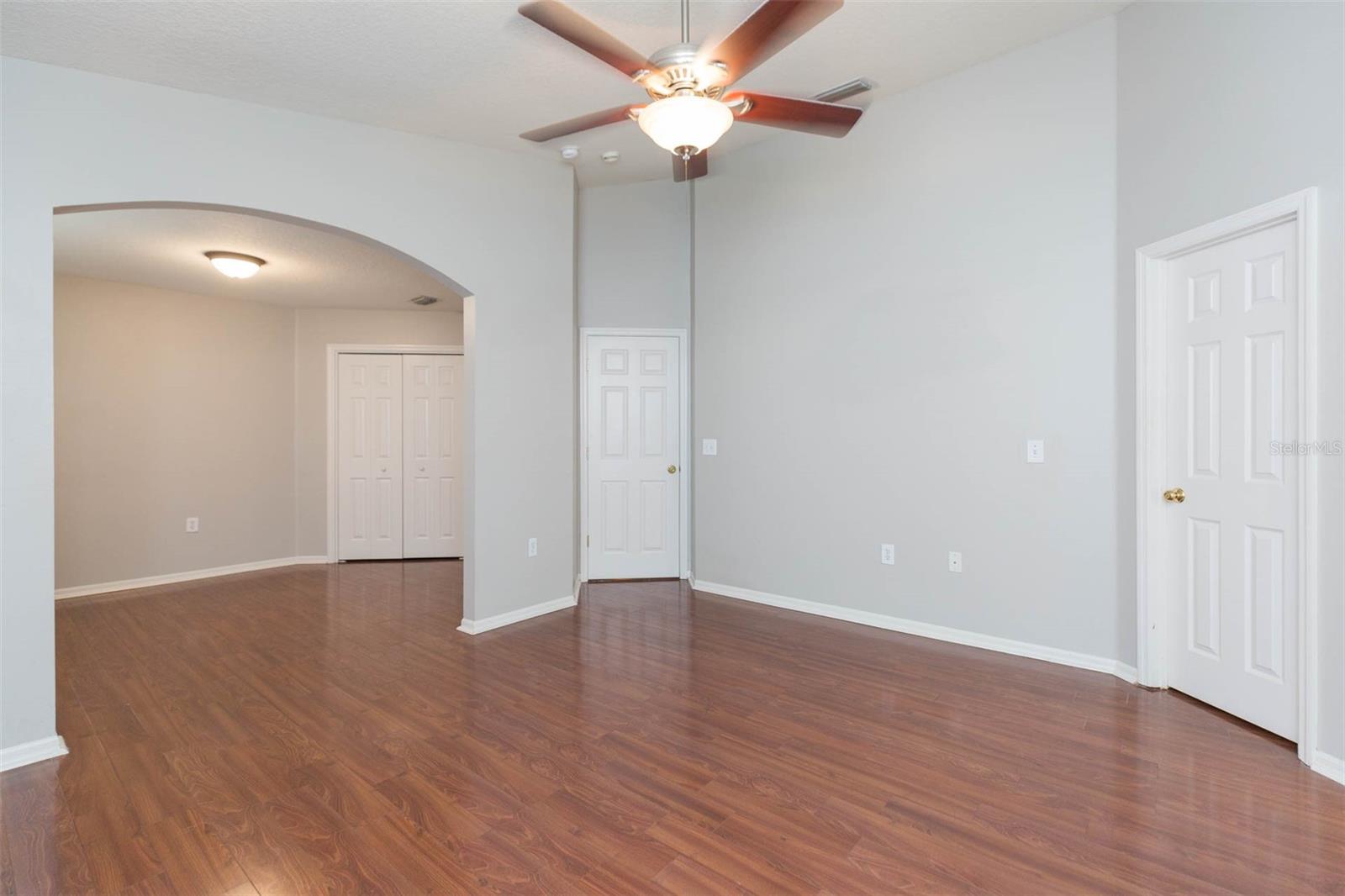 Image 9 of 20 For 4550 Roundview Court