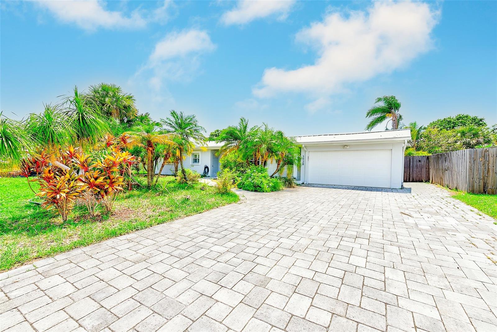 Image 15 of 22 For 3928 Eden Roc Circle