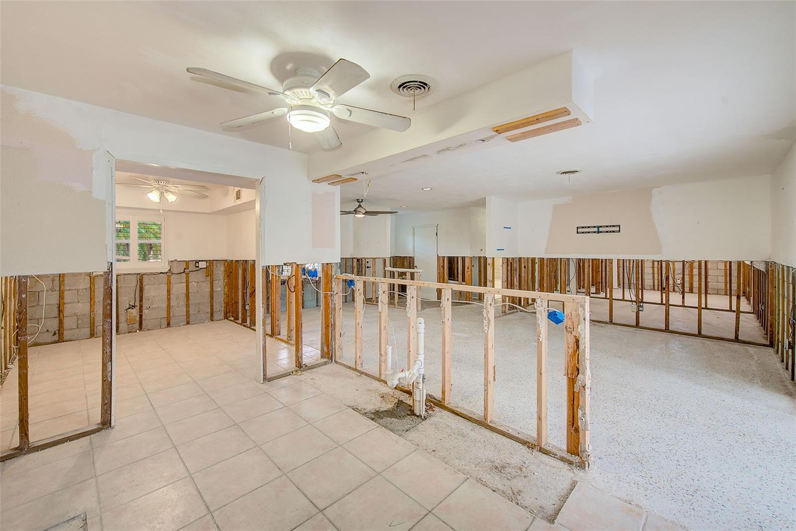 Image 5 of 22 For 3928 Eden Roc Circle