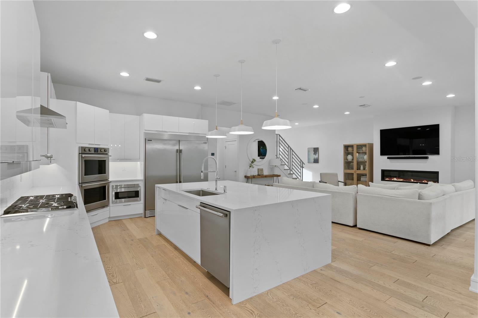 Listing photo id 8 for 503 Davis Boulevard