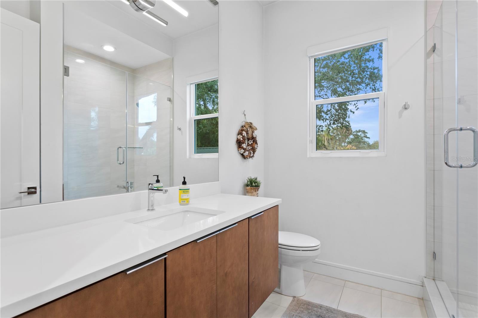 Listing photo id 10 for 503 Davis Boulevard