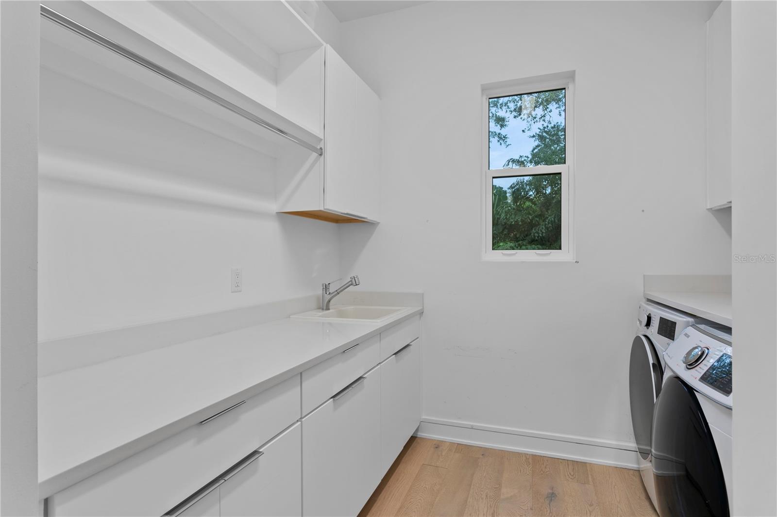 Listing photo id 15 for 503 Davis Boulevard
