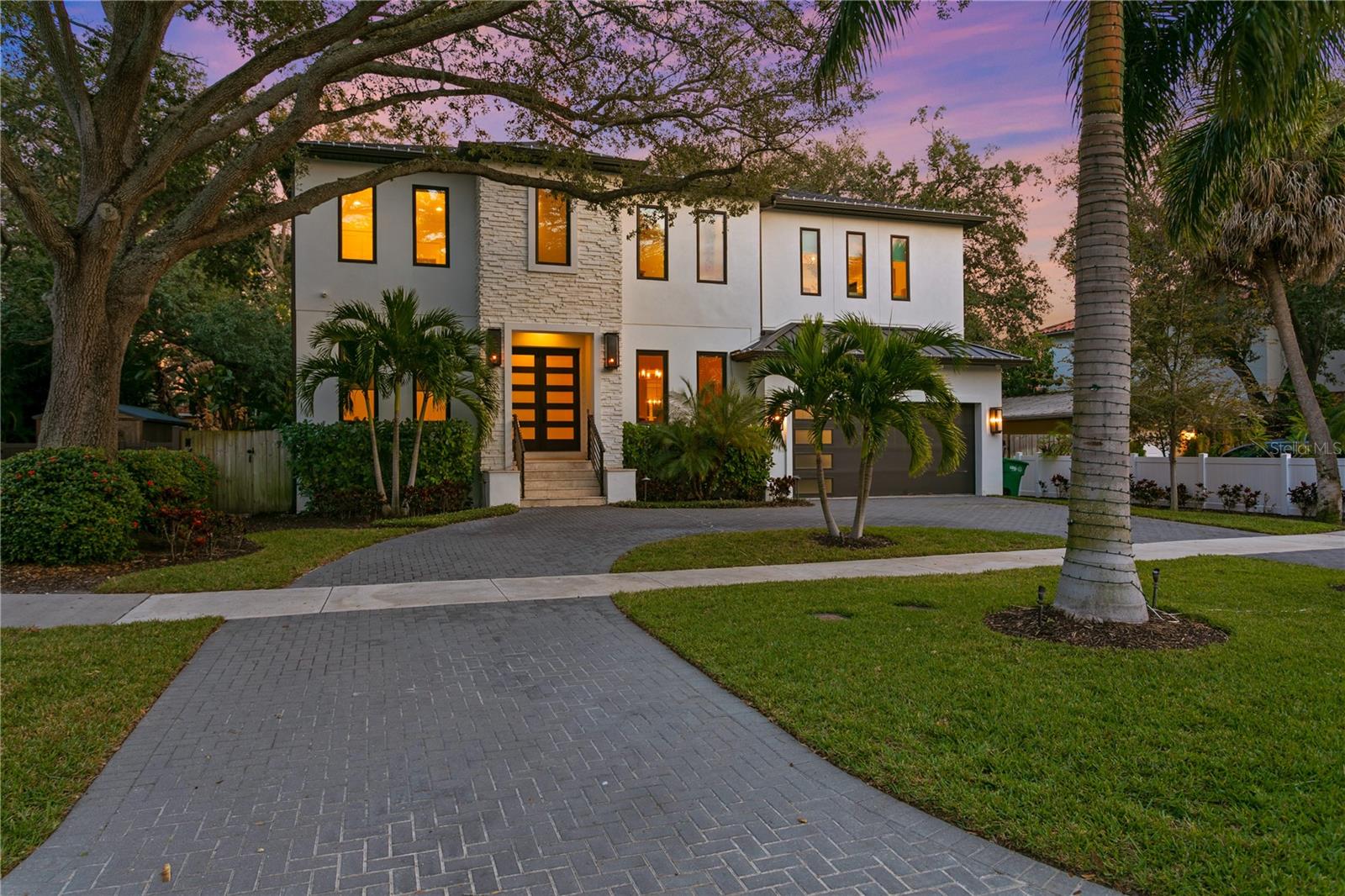 Listing photo id 21 for 503 Davis Boulevard