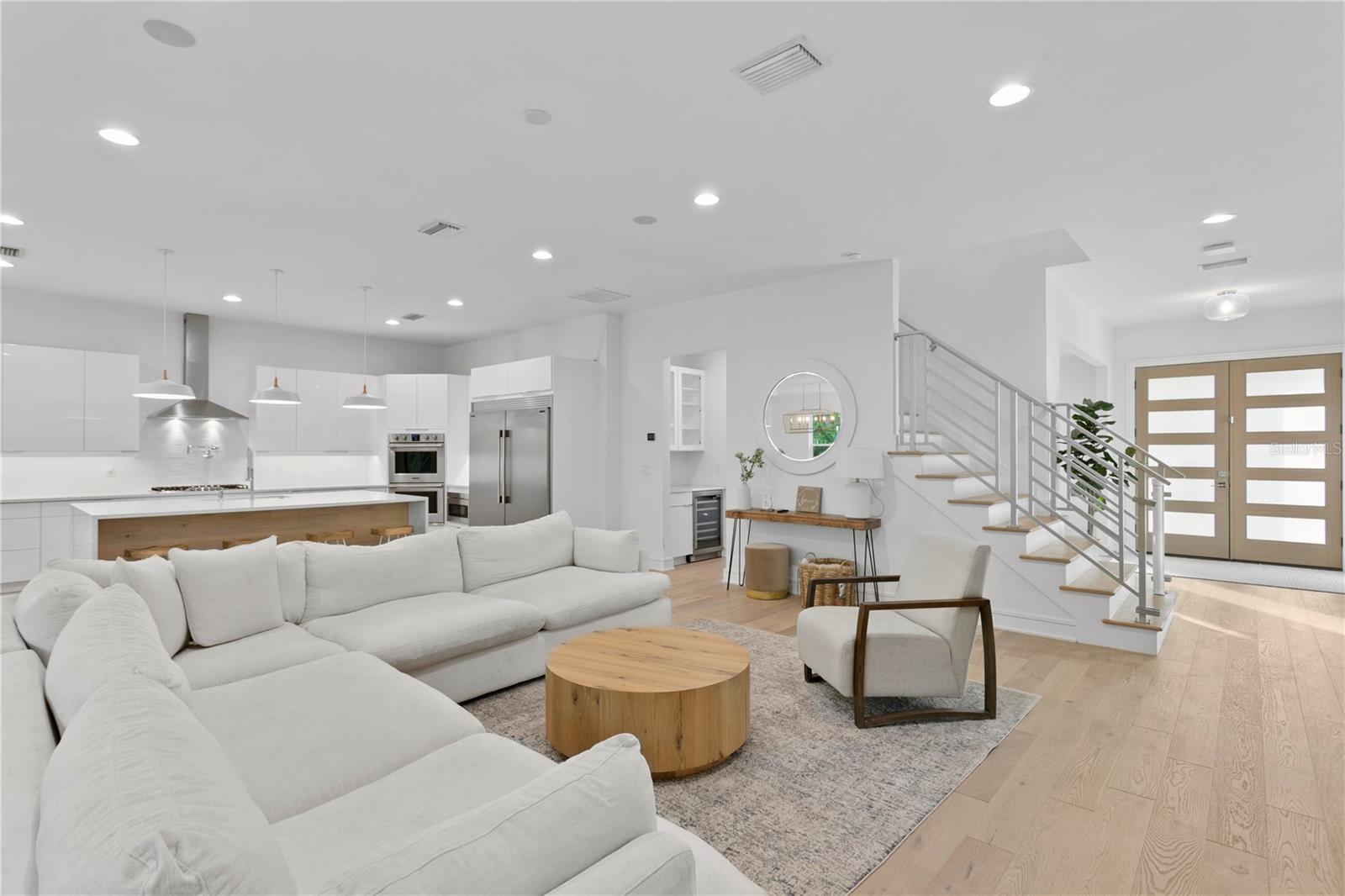 Listing photo id 3 for 503 Davis Boulevard