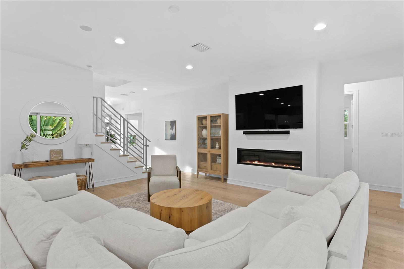 Listing photo id 4 for 503 Davis Boulevard