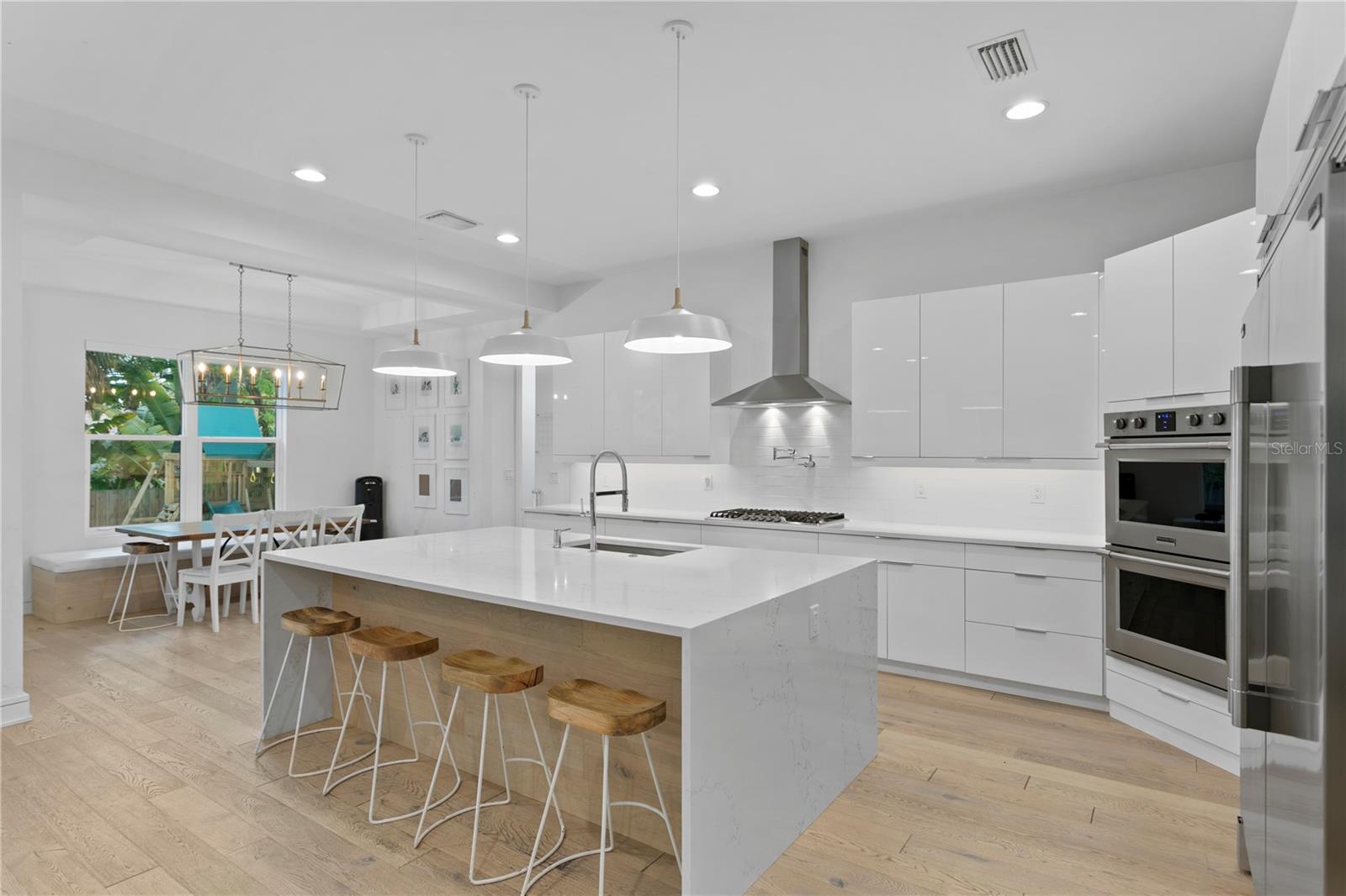 Listing photo id 6 for 503 Davis Boulevard