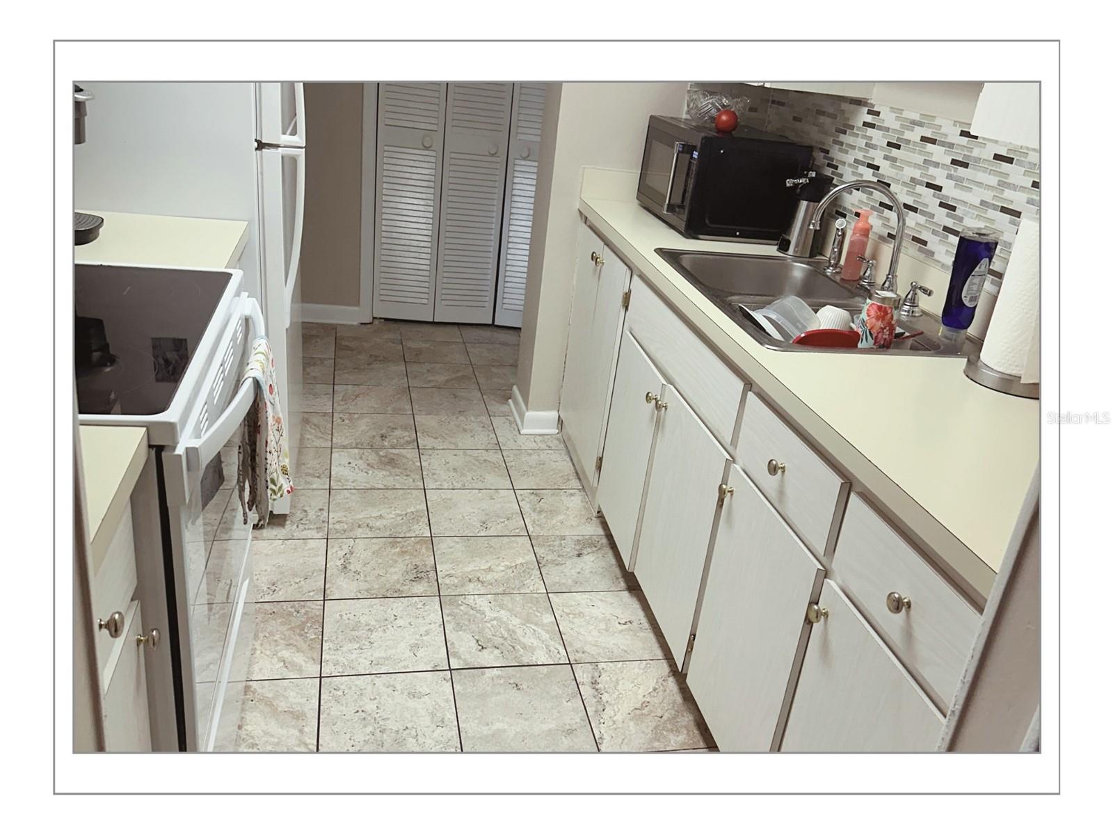Image 3 of 12 For 5541 Bay Boulevard 303