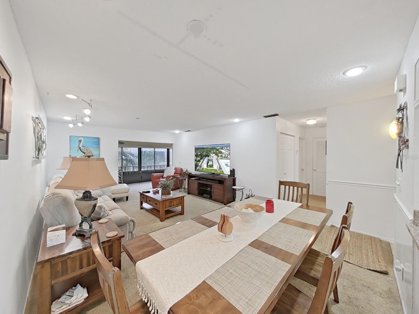 Image 12 of 21 For 215 Valencia Boulevard 213