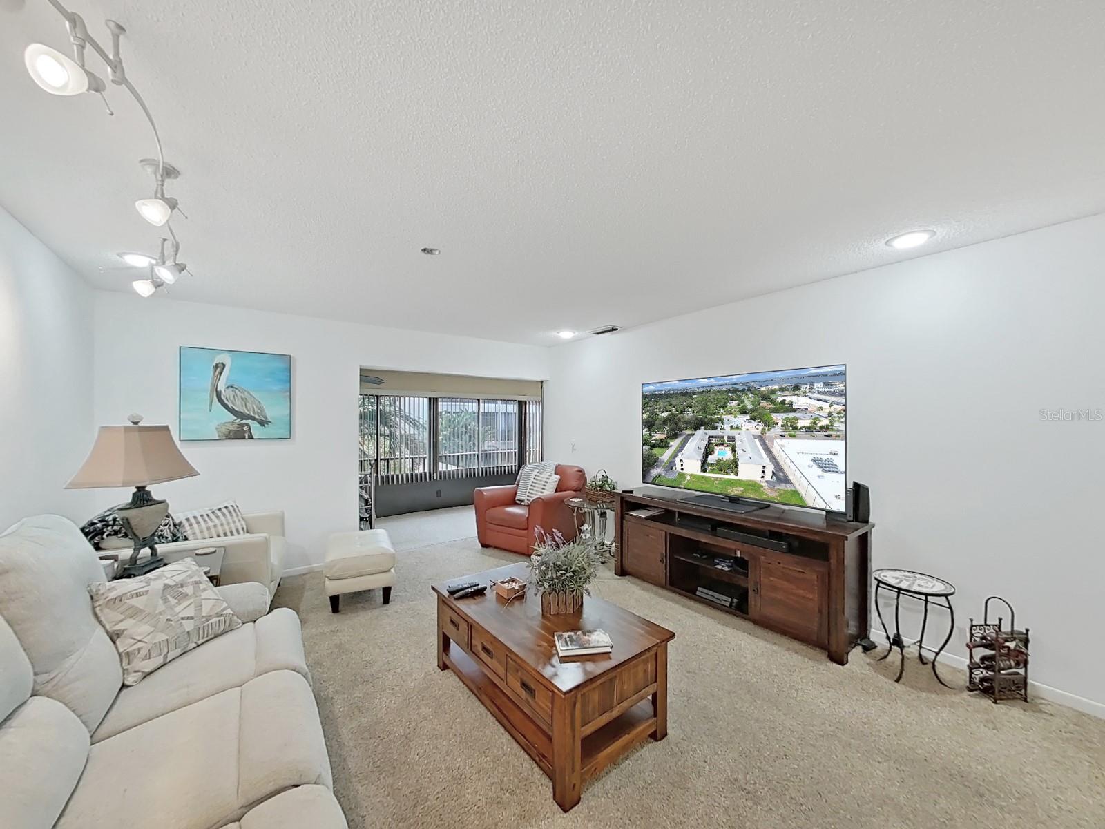 Image 13 of 21 For 215 Valencia Boulevard 213