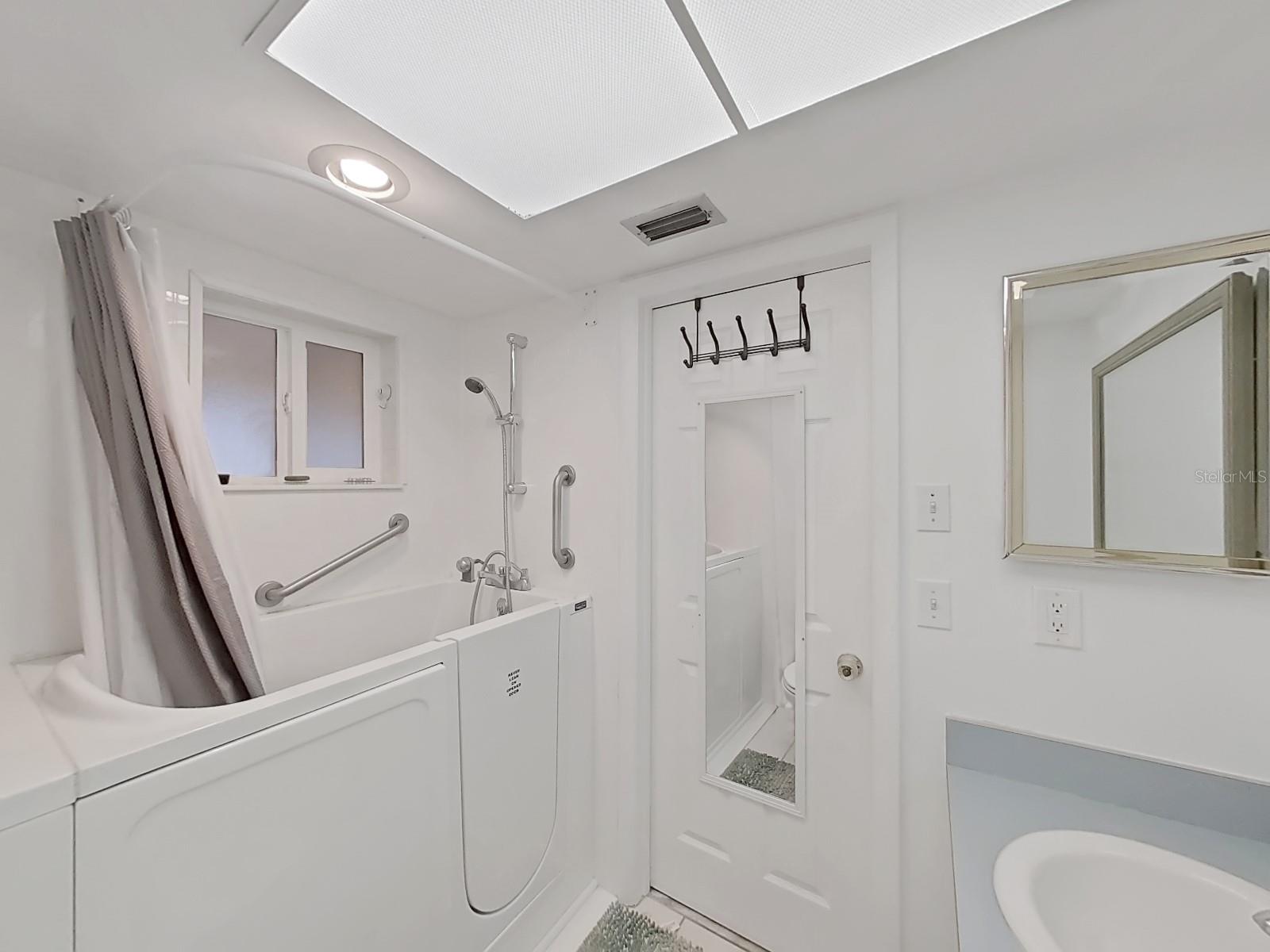 Image 16 of 21 For 215 Valencia Boulevard 213