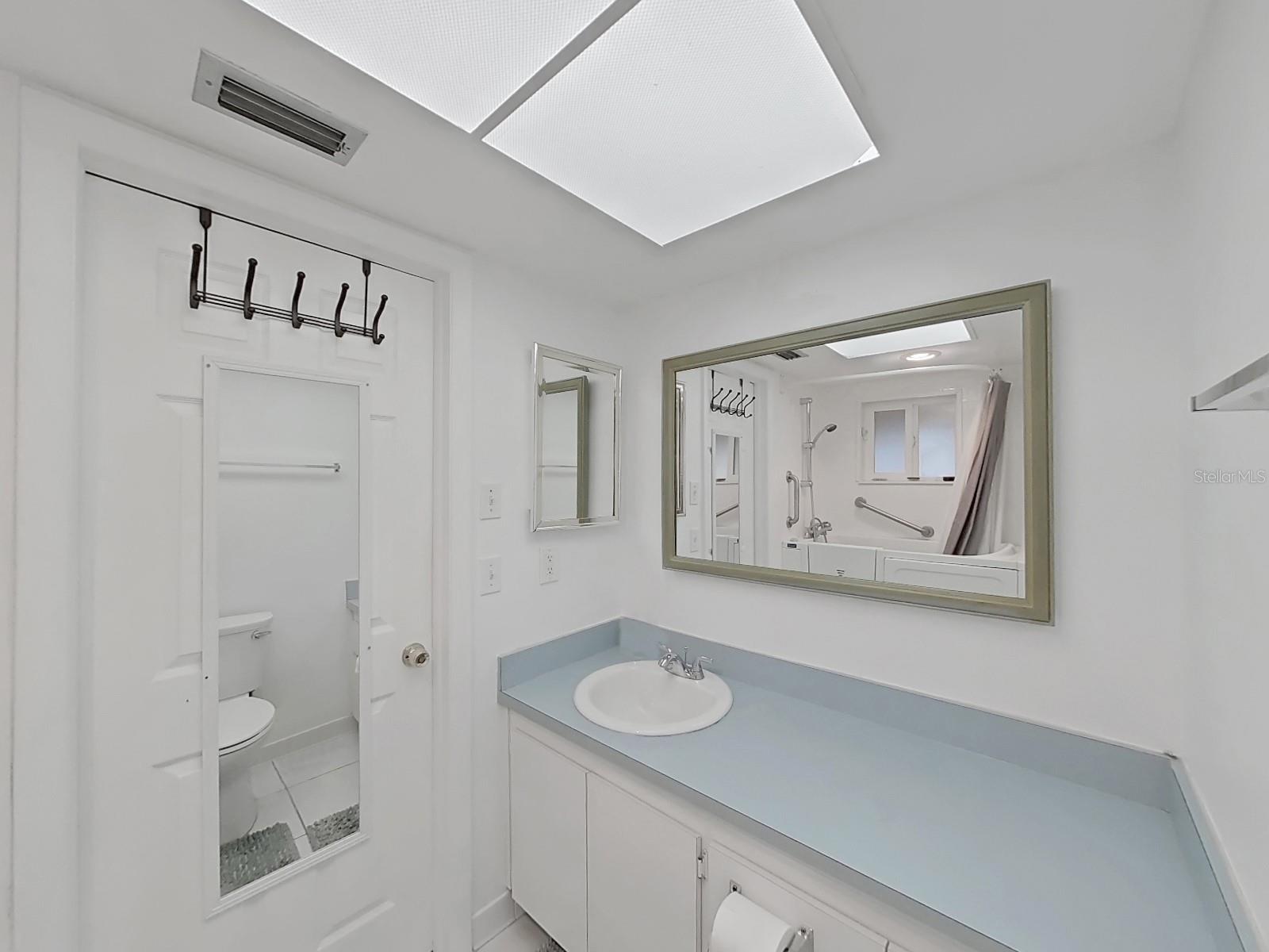 Image 17 of 21 For 215 Valencia Boulevard 213