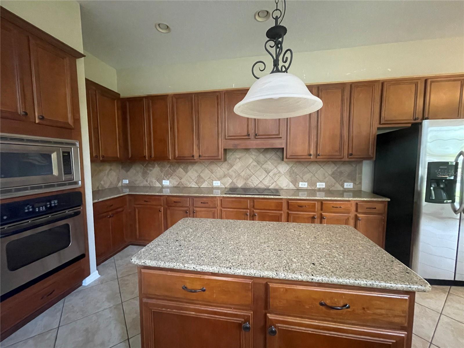 Listing photo id 8 for 405 Islebay Drive