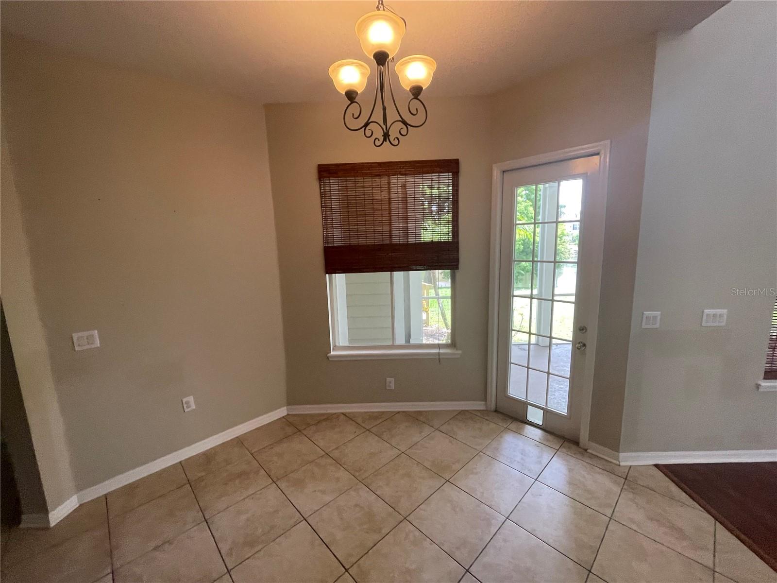 Listing photo id 9 for 405 Islebay Drive